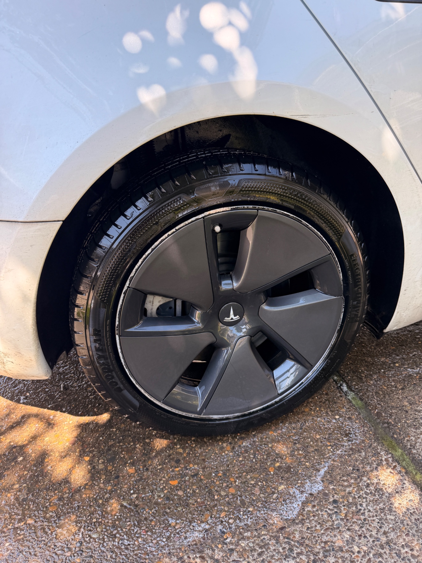 Clean wheel face and dressed tire after a KingWash detail
